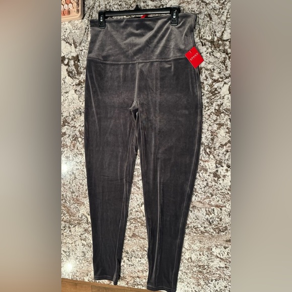SPANX Velvet Shaping Leggings 🩶 - Picture 3 of 6